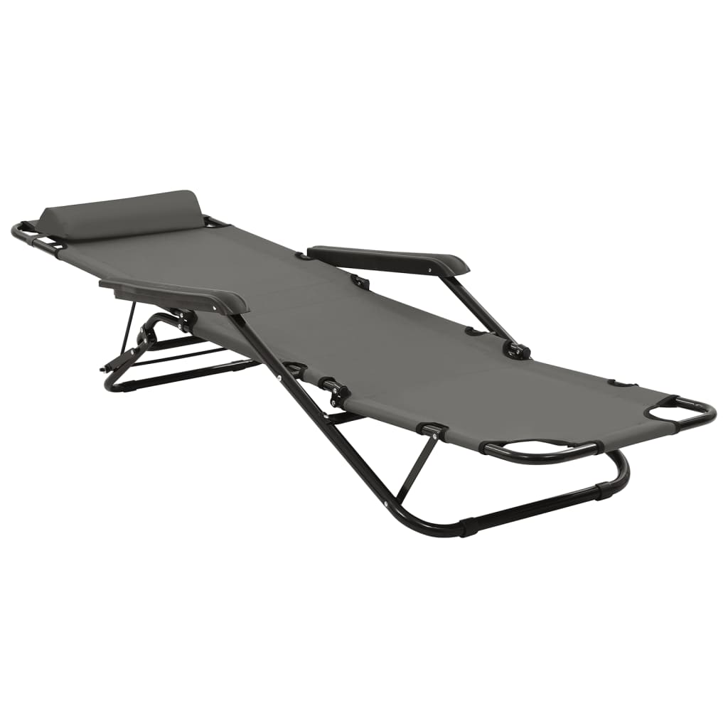 2 db szürke összecsukható acél napozóágy lábtartóval