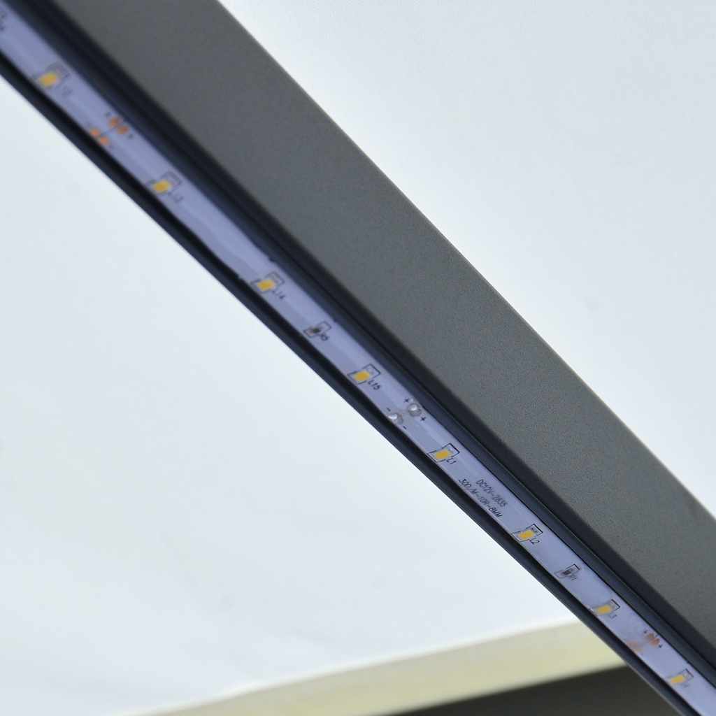 krémszínű kézzel kihúzható LED-es napellenző 300 x 250 cm