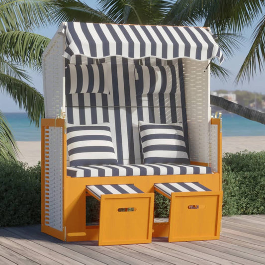 fehér és kék polyrattan és tömör fa strandszék párnákkal