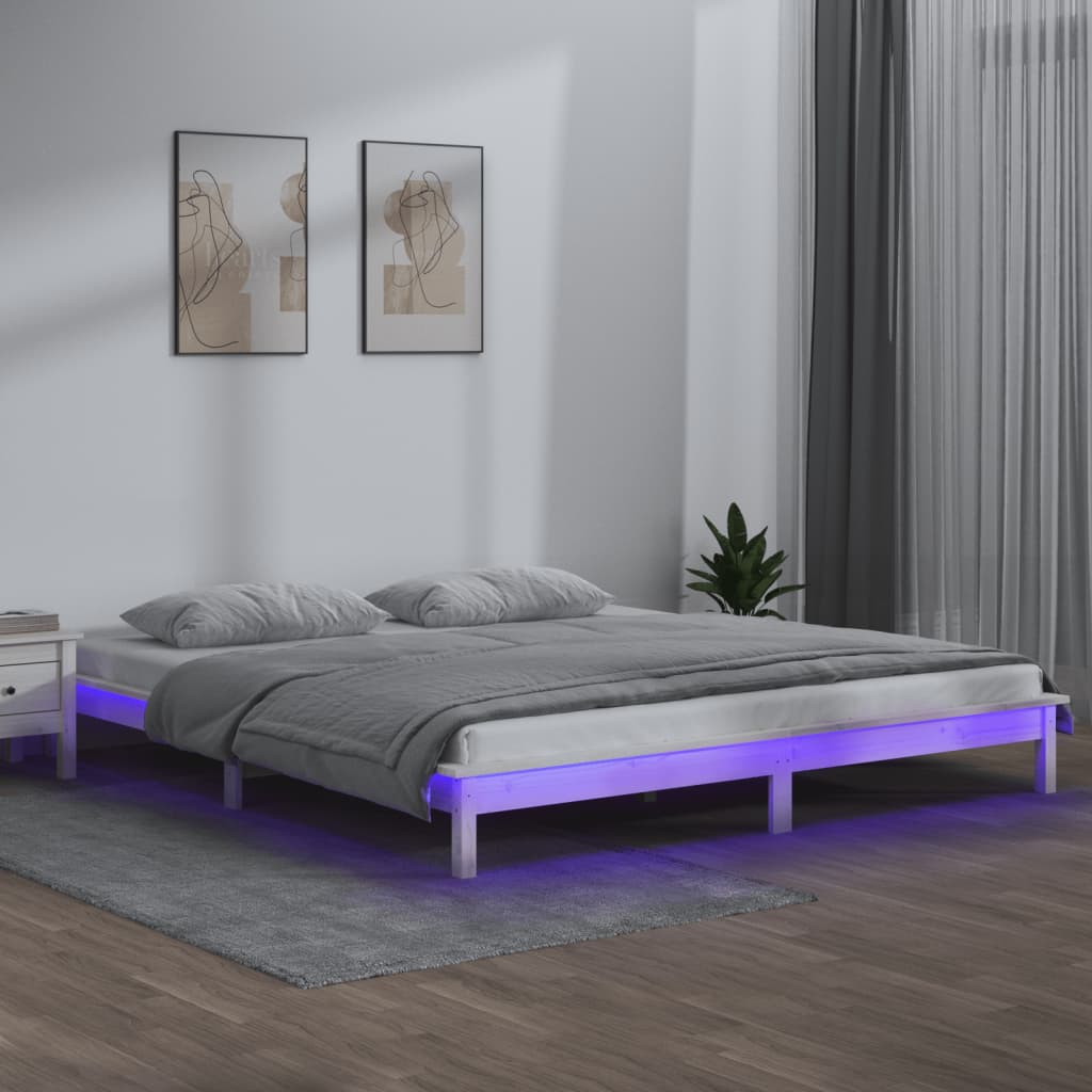 King Size fehér tömör fa LED-es ágykeret 150 x 200 cm
