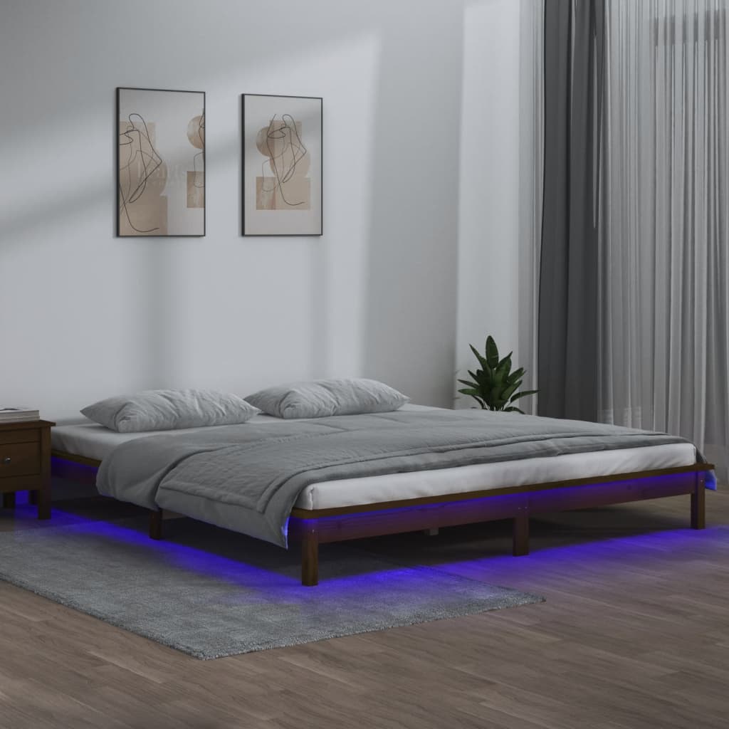 mézbarna tömör fa ágykeret LED-ekkel 200 x 200 cm