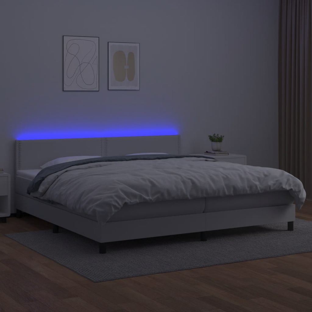fehér műbőr rugós ágy matraccal és LED-del 200x200 cm