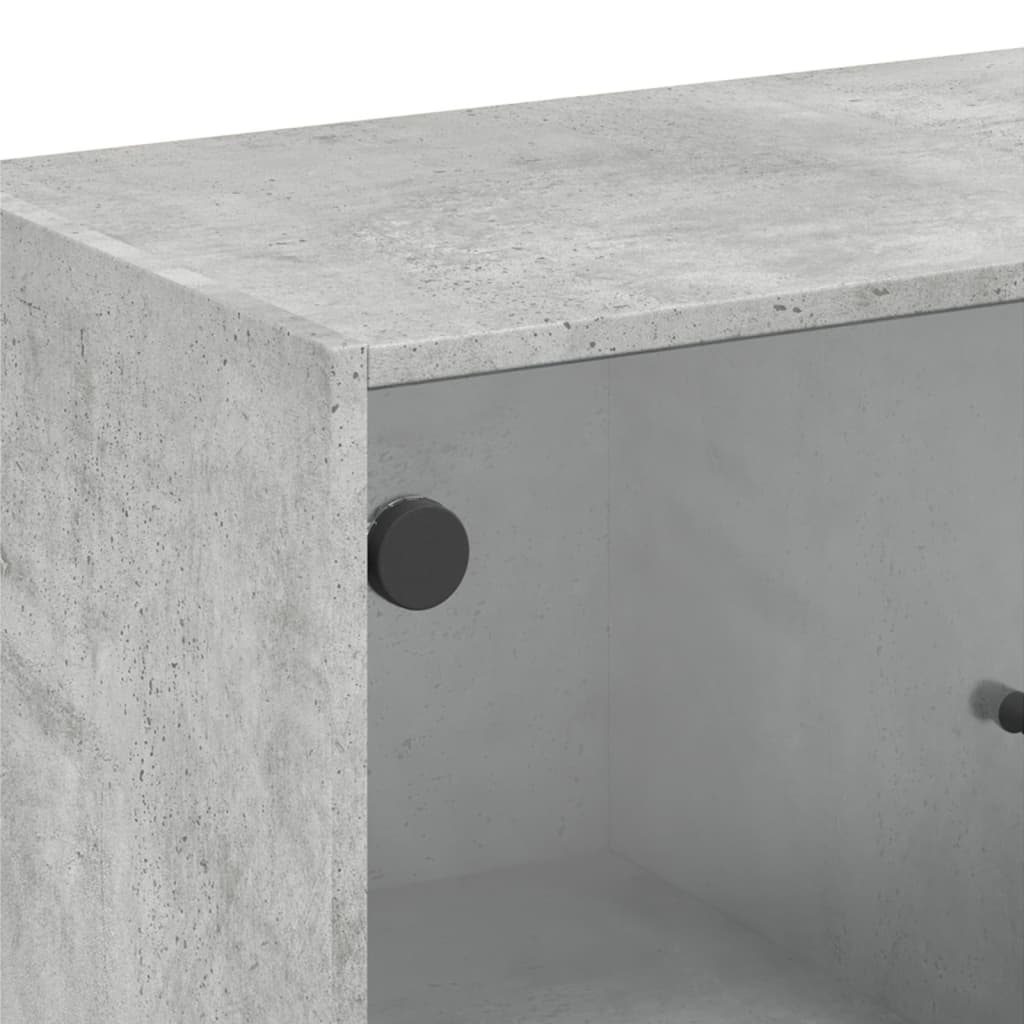 betonszürke kisszekrény üvegajtókkal 68 x 37 x 75,5 cm