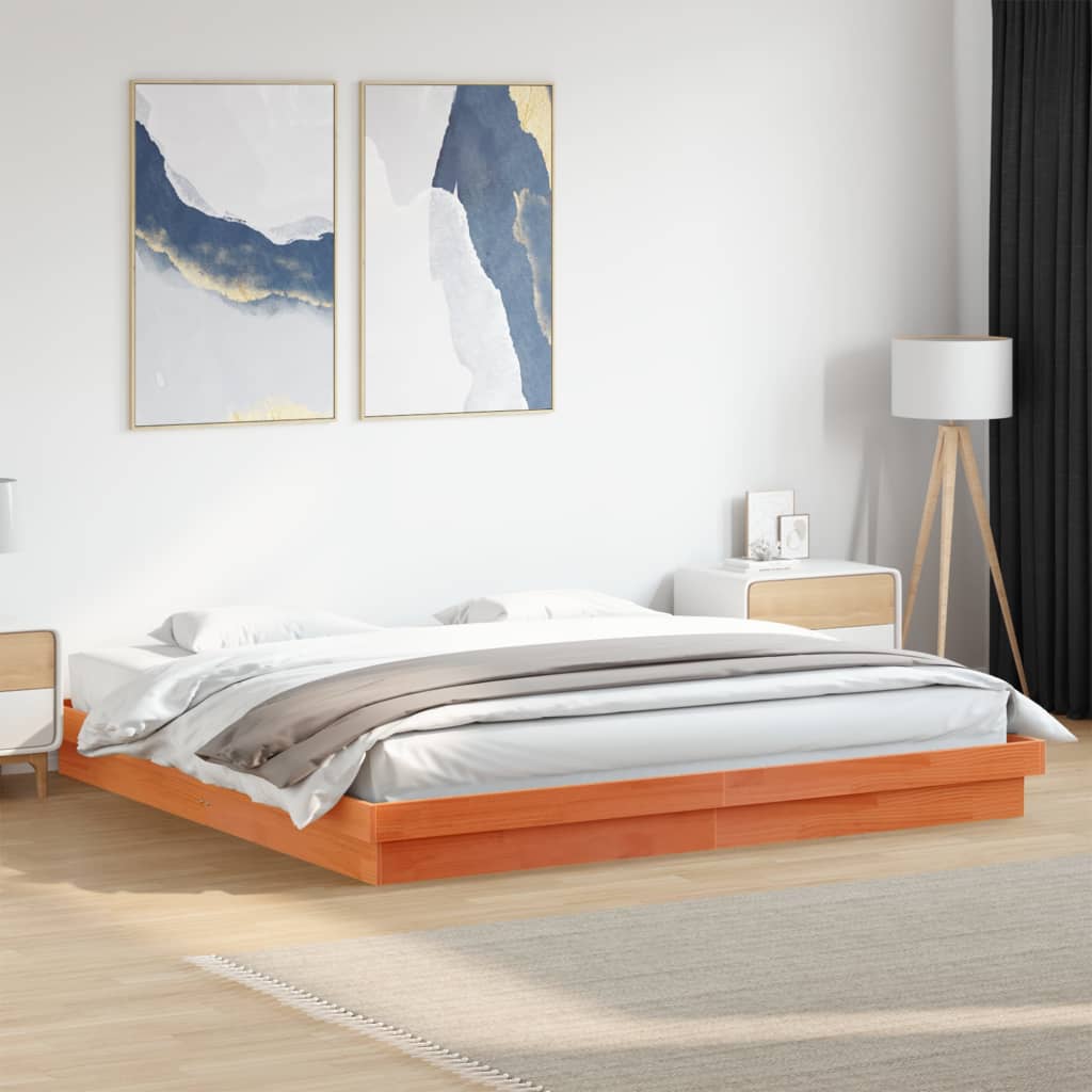 viaszbarna tömör fenyőfa LED-es ágykeret 200 x 200 cm