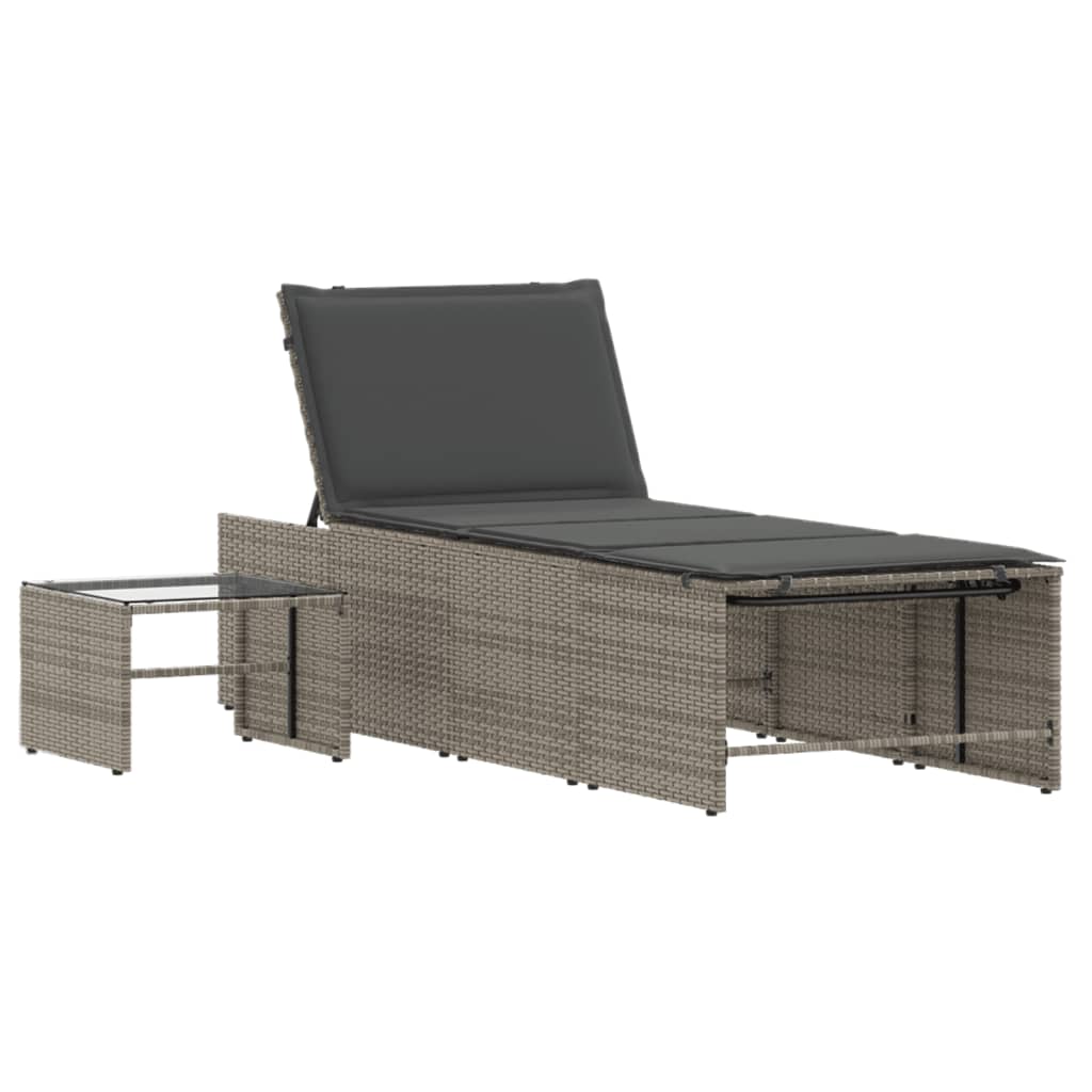 2 db szürke polyrattan napozóágy asztallal