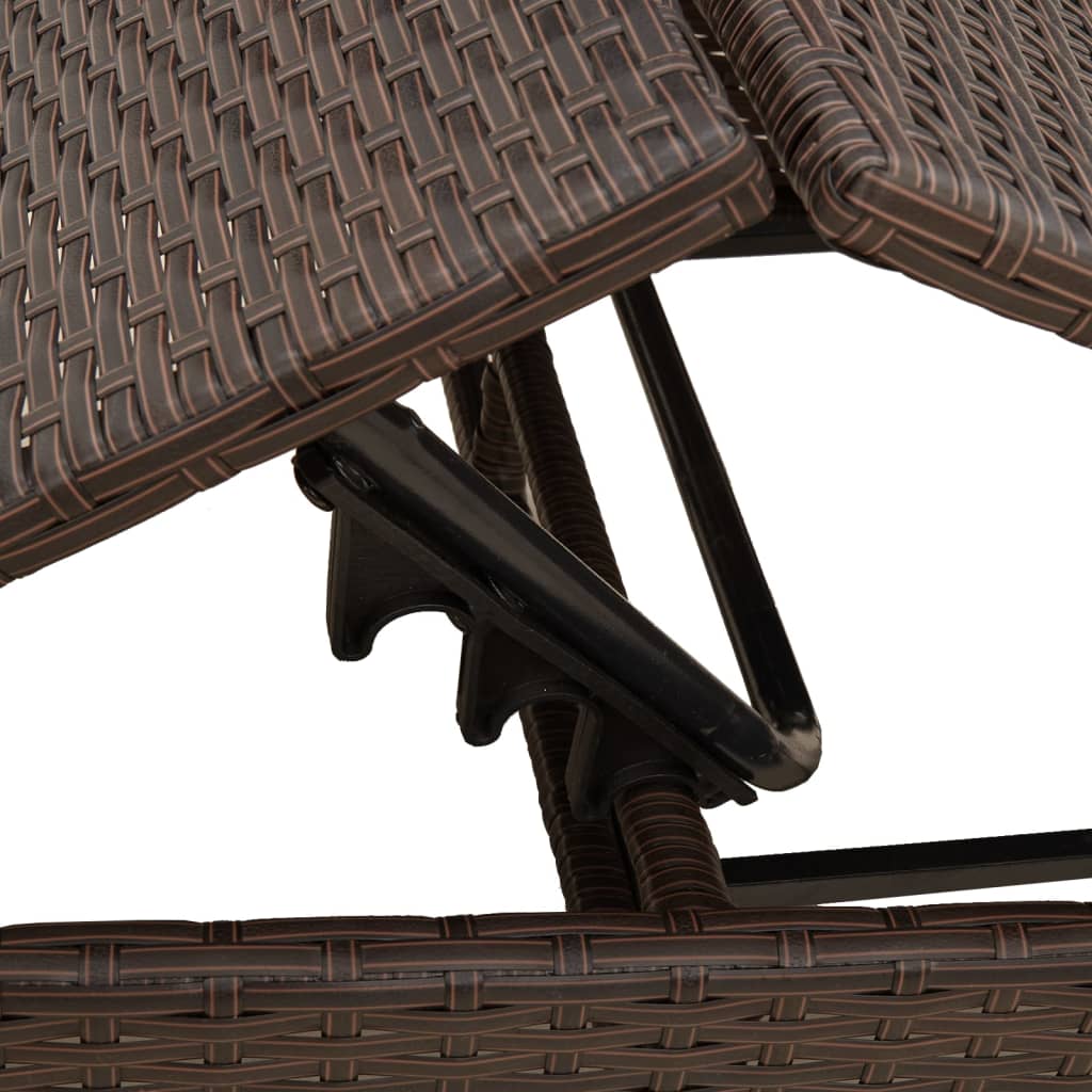 2 db barna polyrattan napozóágy asztallal