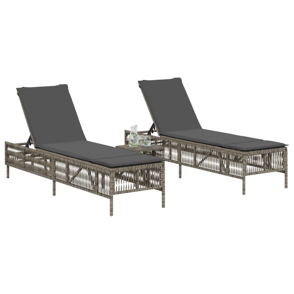 2 db szürke polyrattan napozóágy asztallal