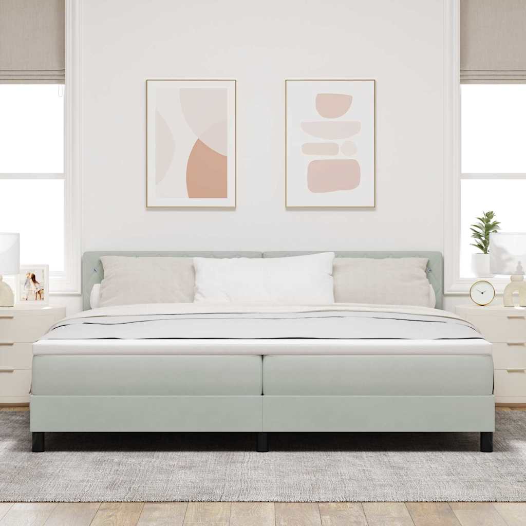 Boxrugós ágy matracmal Világosszürke 200 x 200 cm Bársony