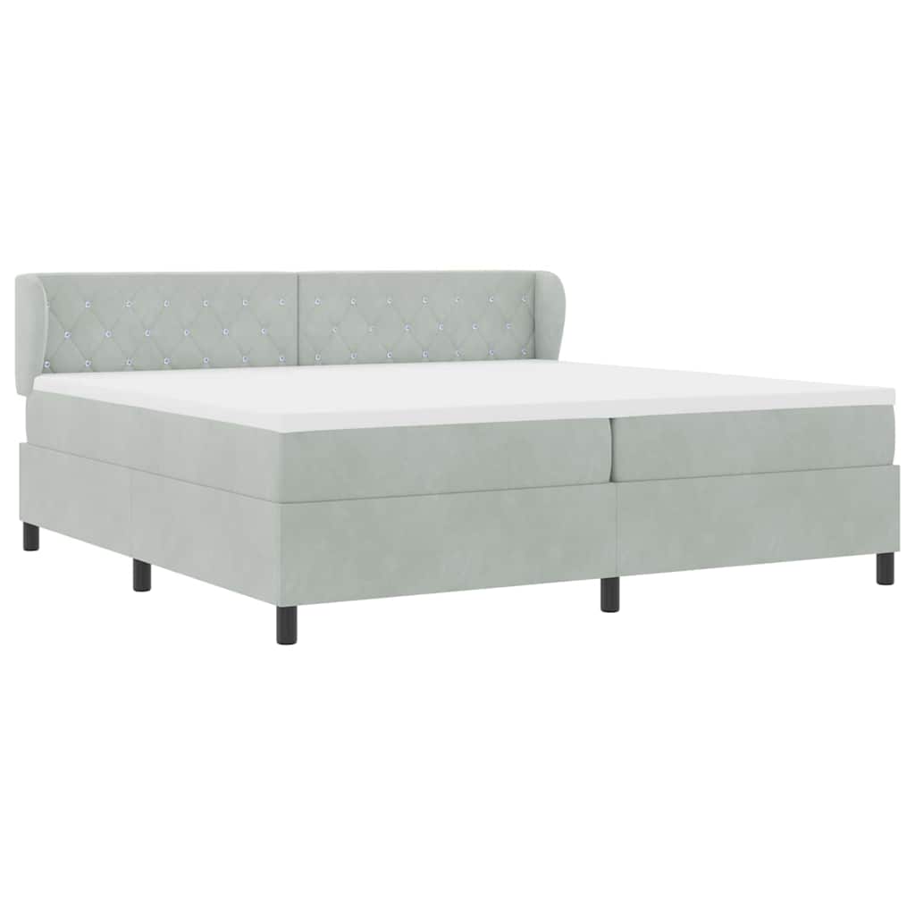 Boxrugós ágy matracmal Világosszürke 200 x 200 cm Bársony