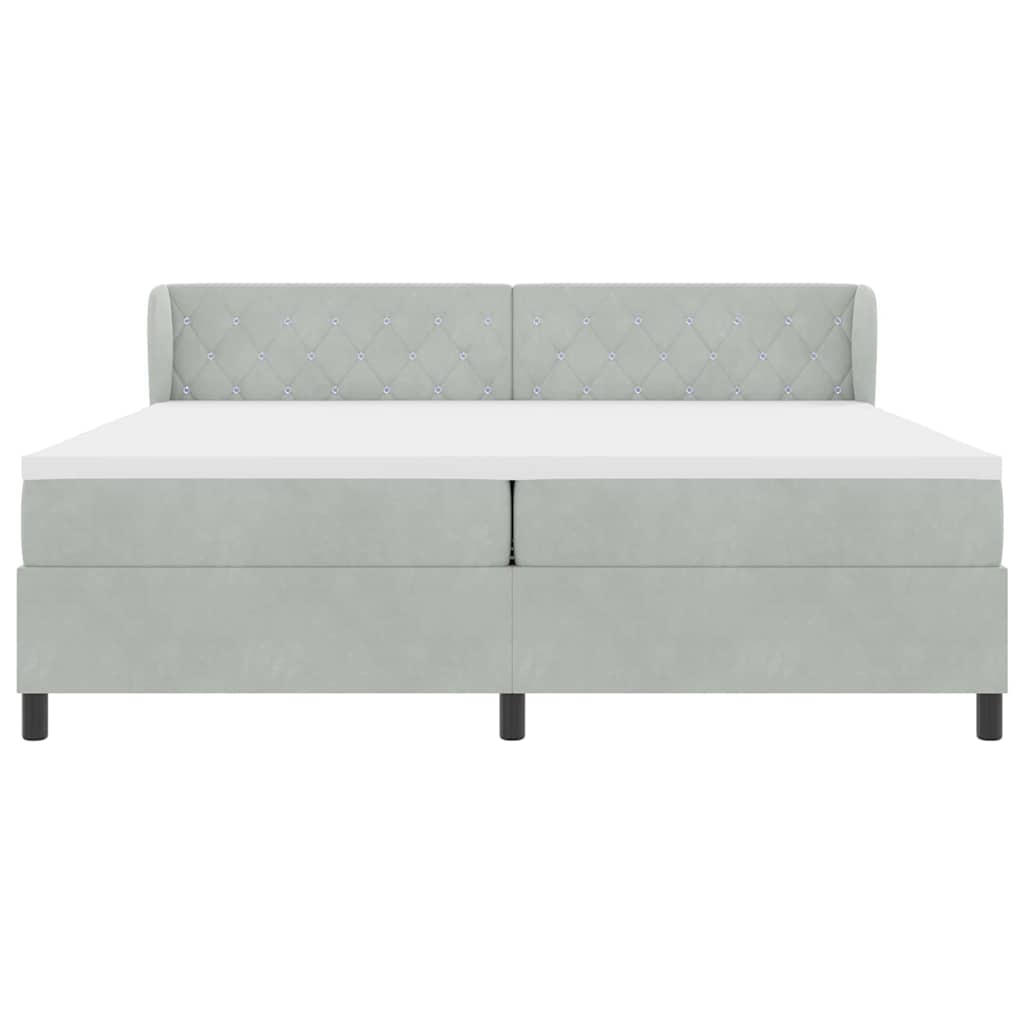 Boxrugós ágy matracmal Világosszürke 200 x 200 cm Bársony