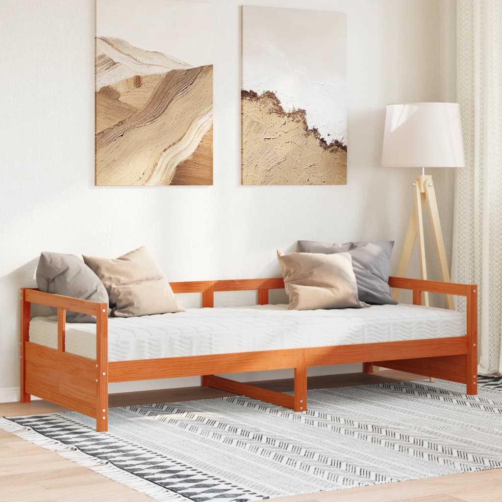 viaszbarna tömör fenyőfa kanapéágy matraccal 80 x 200 cm