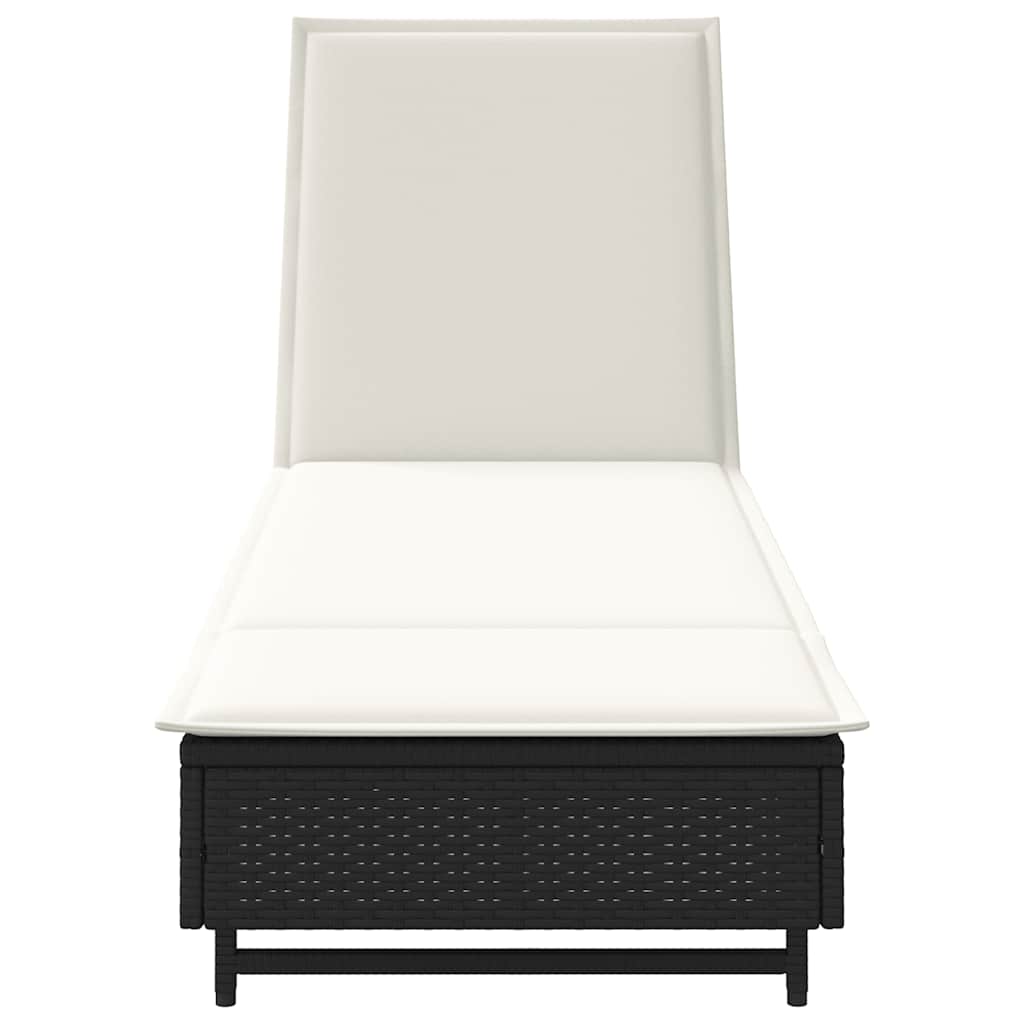 fekete polyrattan napozóágy kerekekkel és párnával