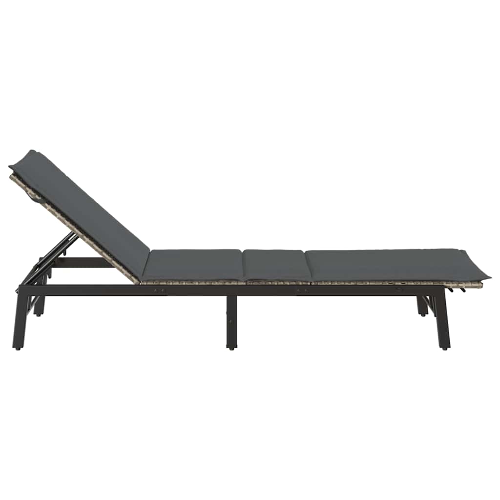 világosszürke polyrattan napozóágy párnával