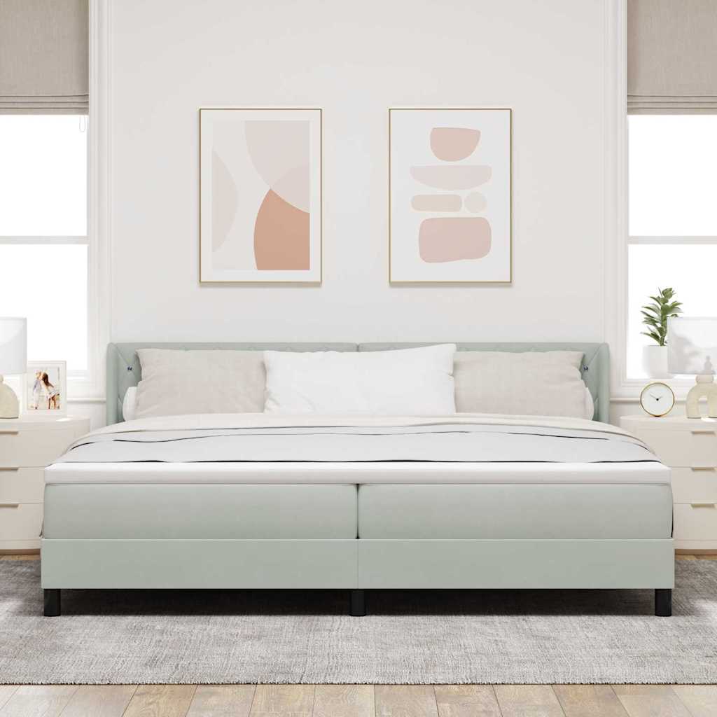 Boxrugós ágy fejtámlával Világosszürke 200 x 200 cm Bársony