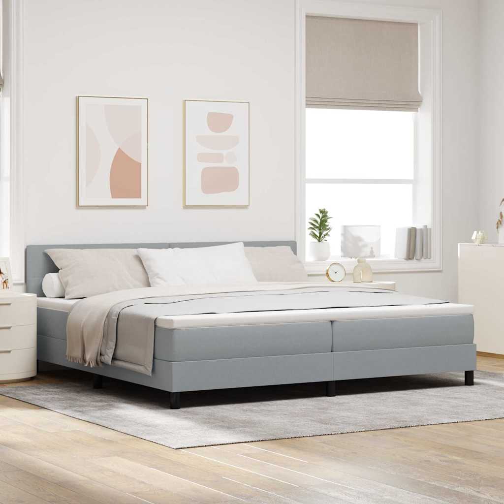 Boxrugós ágy LED szalagokkal Világosszürke 200 x 200 cm szövet
