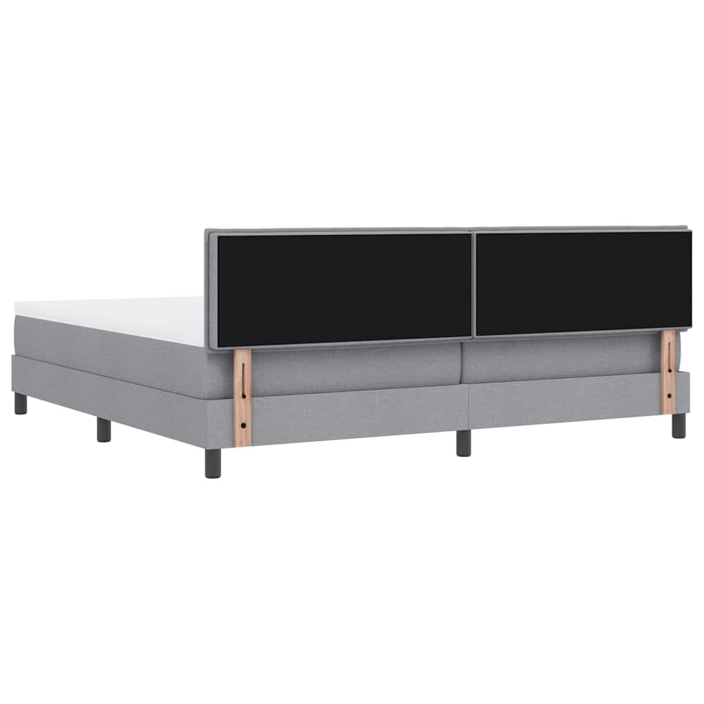 Boxrugós ágy LED szalagokkal Világosszürke 200 x 200 cm szövet