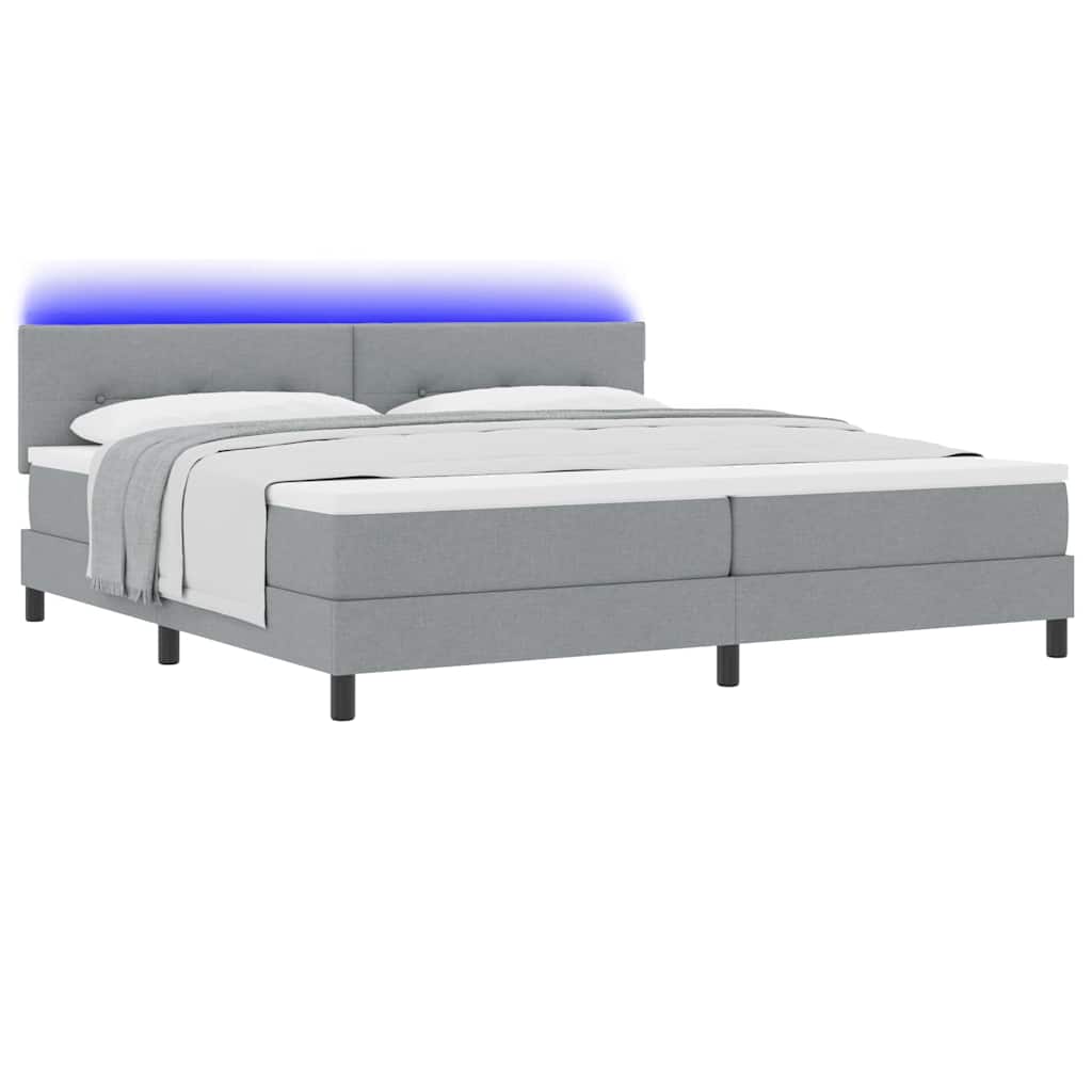 Boxrugós ágy LED szalagokkal Világosszürke 200 x 200 cm szövet