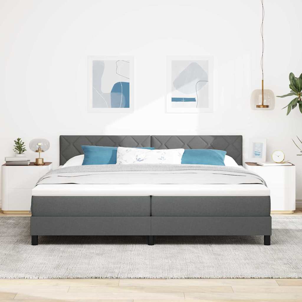 Boxrugós ágy LED szalagokkal Sötétszürke 200 x 200 cm szövet