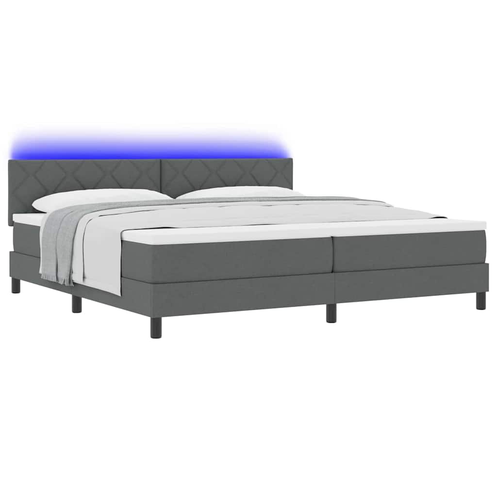 Boxrugós ágy LED szalagokkal Sötétszürke 200 x 200 cm szövet
