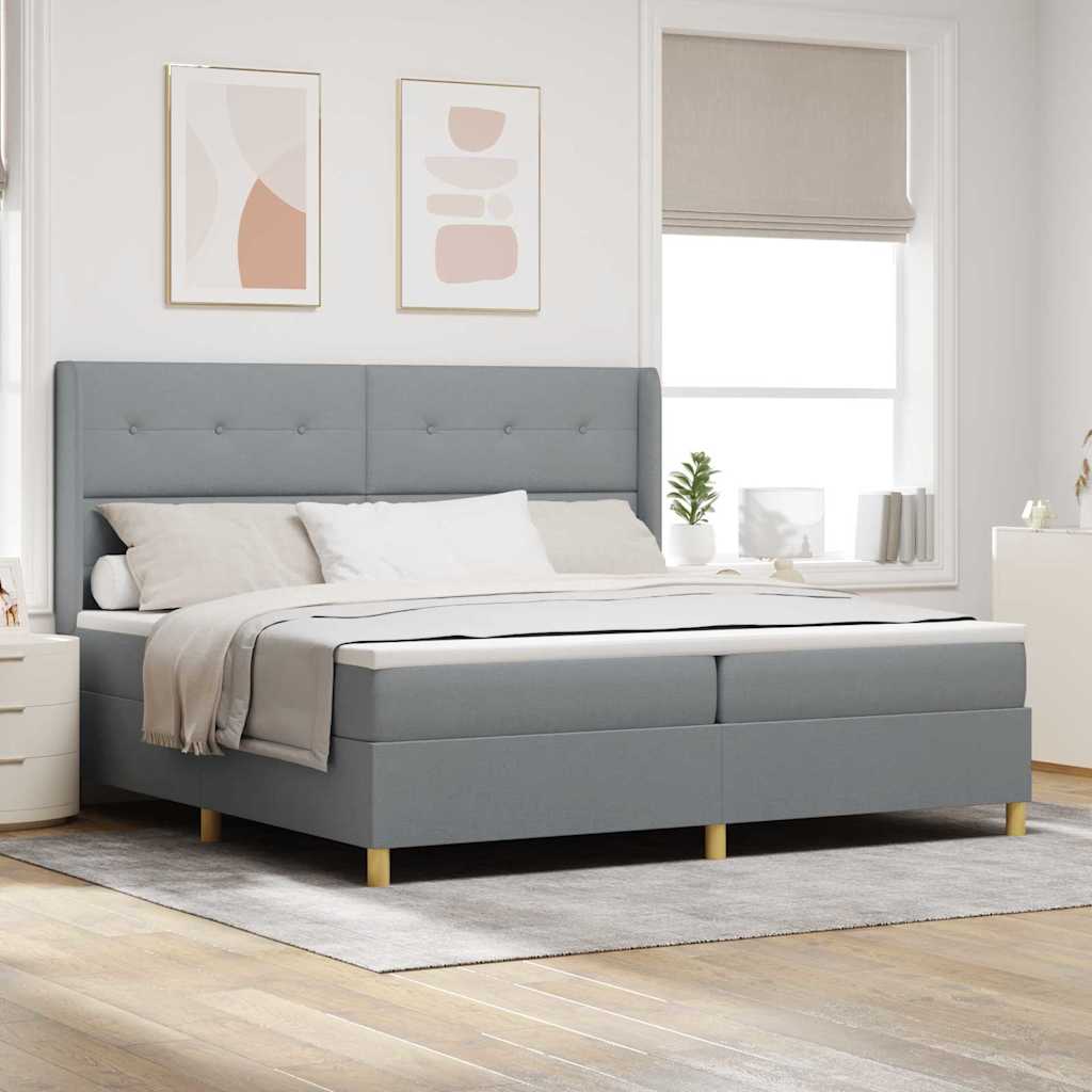 Boxrugós ágy LED szalagokkal Világosszürke 200 x 200 cm szövet