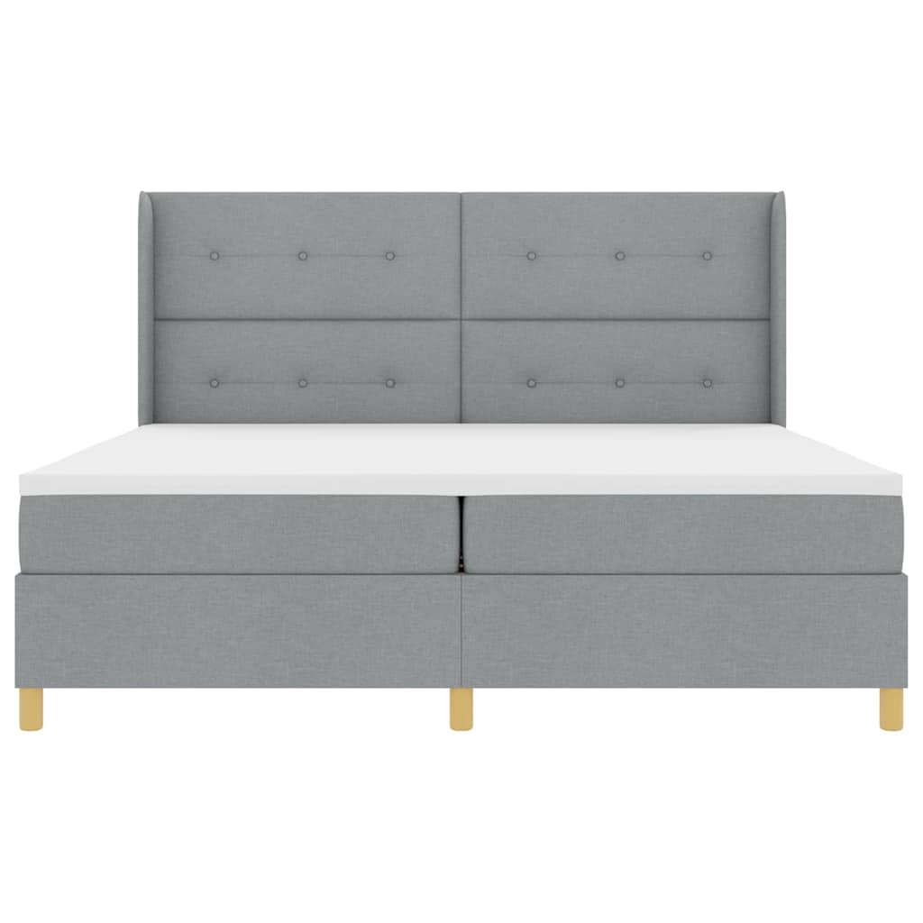 Boxrugós ágy LED szalagokkal Világosszürke 200 x 200 cm szövet