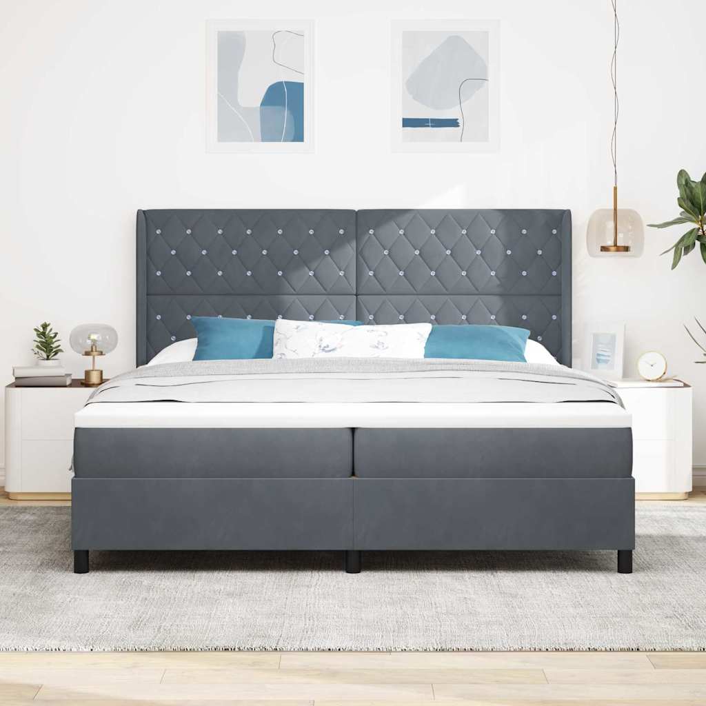 Boxrugós ágy matracmal leddel Sötétszürke 200 x 200 cm Bársony