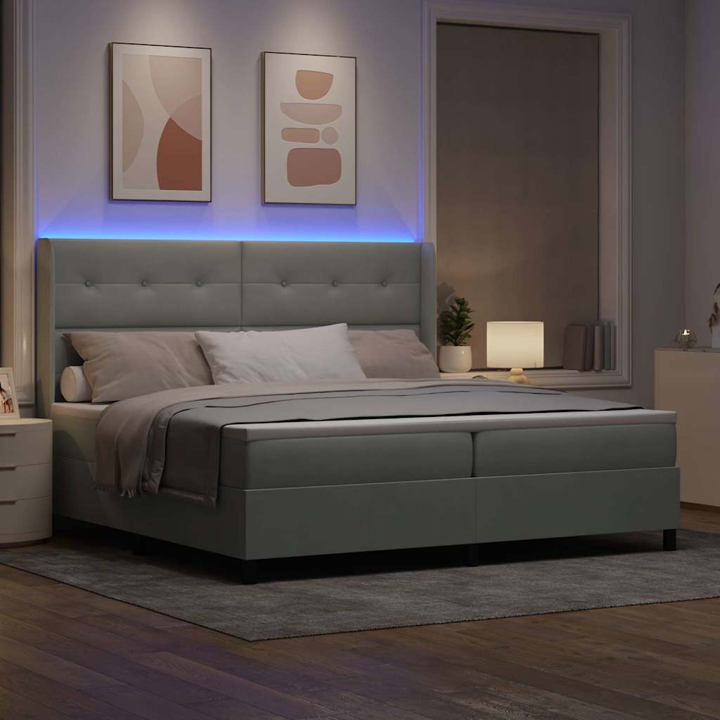 Boxrugós ágy LED szalagokkal Világosszürke 200 x 200 cm Bársony