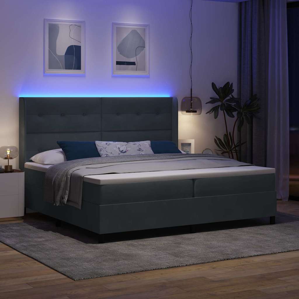 Boxrugós ágy LED szalagokkal Sötétszürke 200 x 200 cm Bársony