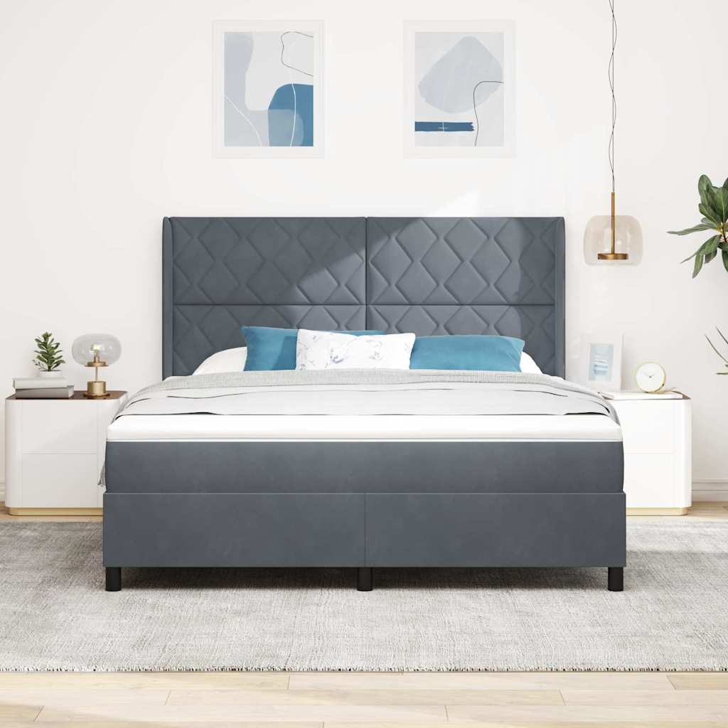 Boxrugós ágy LED szalagokkal Sötétszürke 180 x 200 cm Bársony