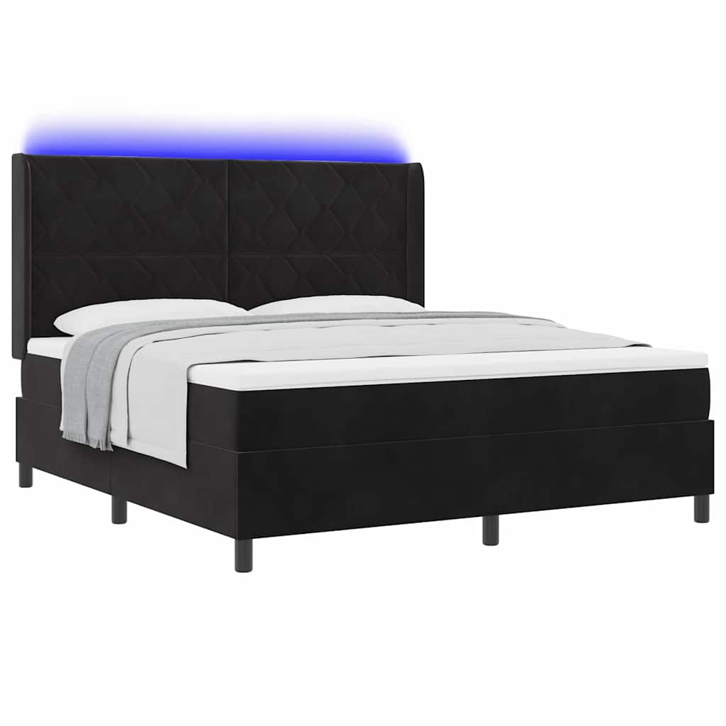 Boxrugós ágy LED szalagokkal Fekete 180 x 200 cm Bársony
