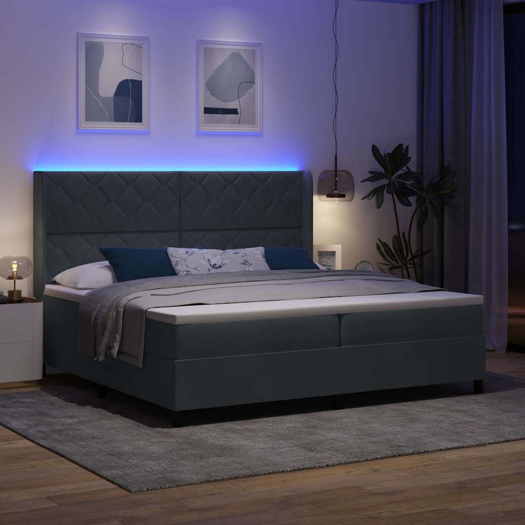 Boxrugós ágy LED szalagokkal Sötétszürke 200 x 200 cm Bársony
