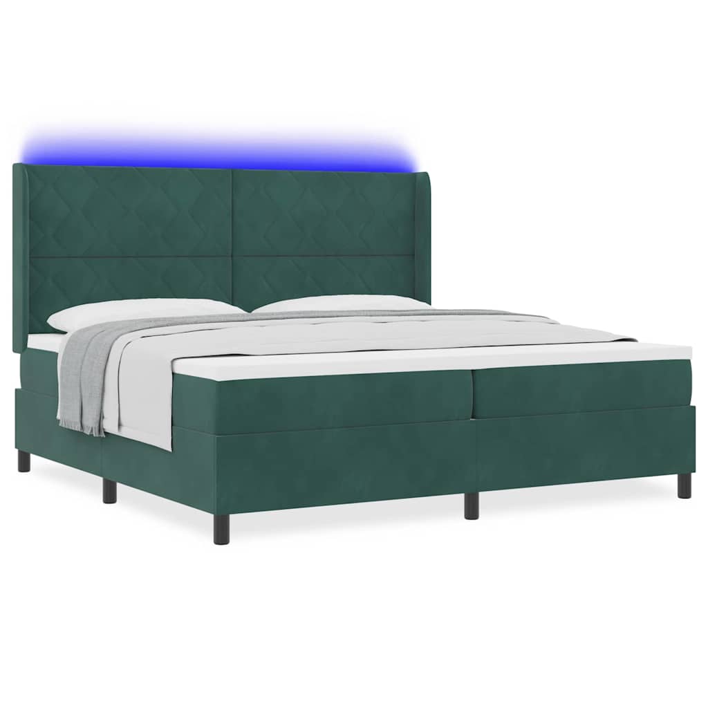 Boxrugós ágy LED szalagokkal Sötétzöld 200 x 200 cm Bársony