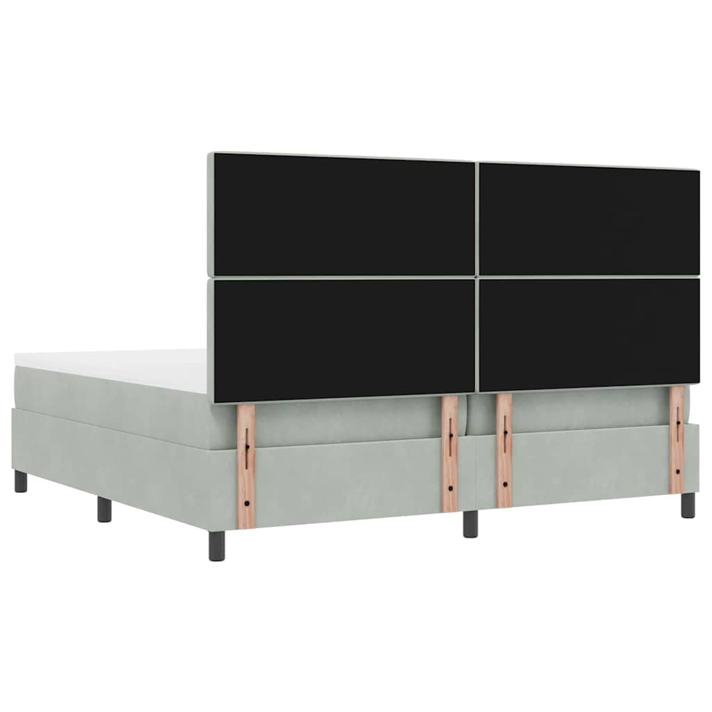 Boxrugós ágy matracmal Világosszürke 200 x 200 cm Bársony