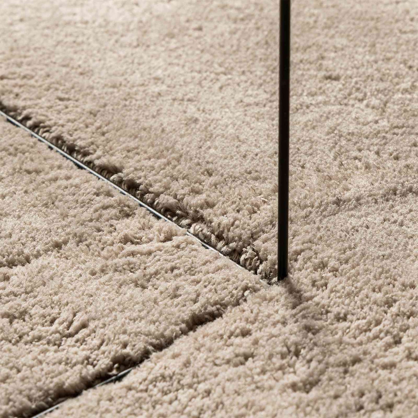 Közepes szálú, puha és mosható szőnyeg HUARTE Homokszín